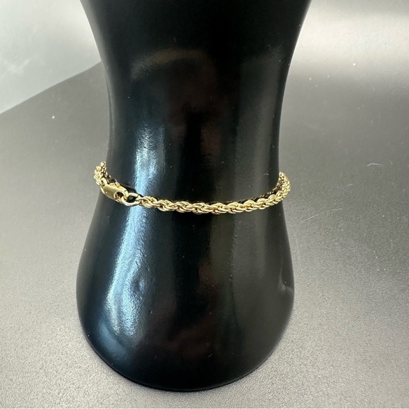 Luxurious Gold Tone Rope Chain Bracelet - Picture 5 of 9